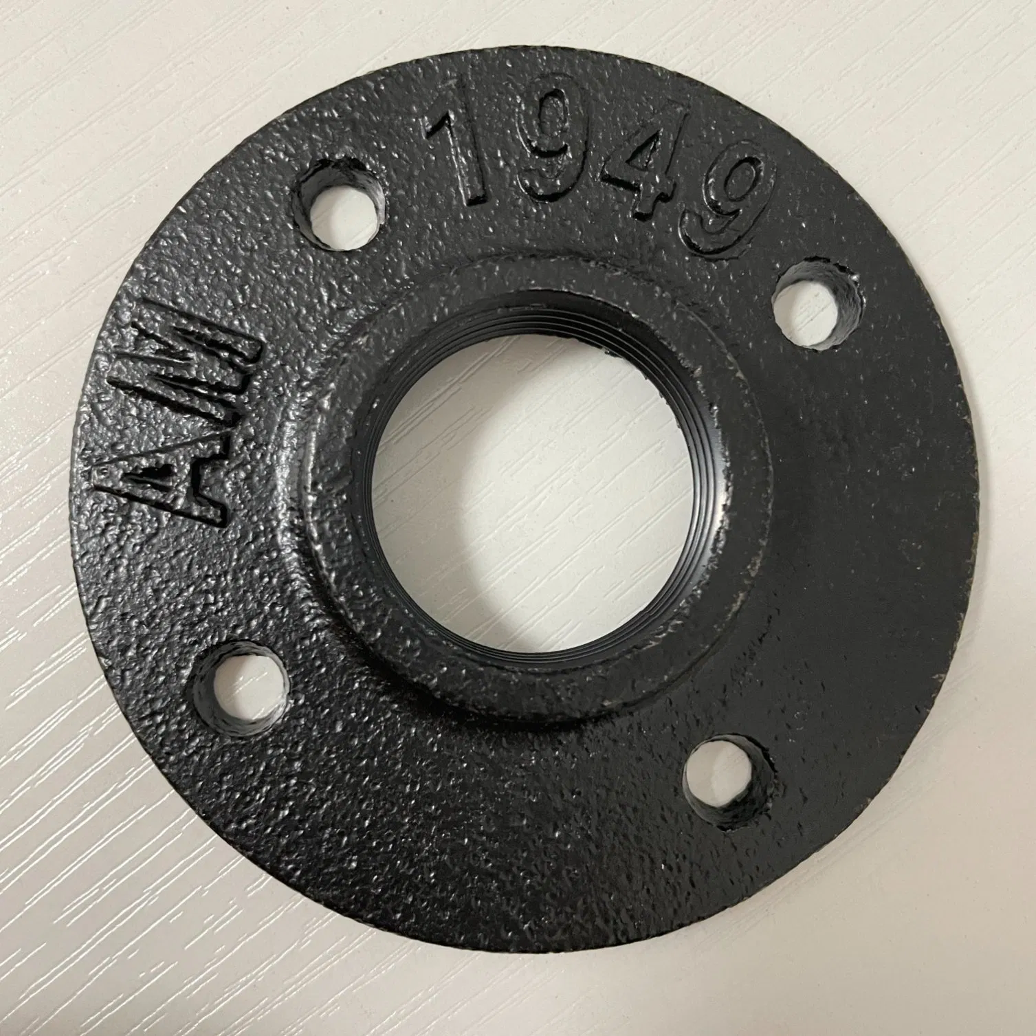 3/4 Inch Raw Cast Home Decor Floor Flange, Cast Iron Pipe Flange for Hook Industrial Rack Home Decor
