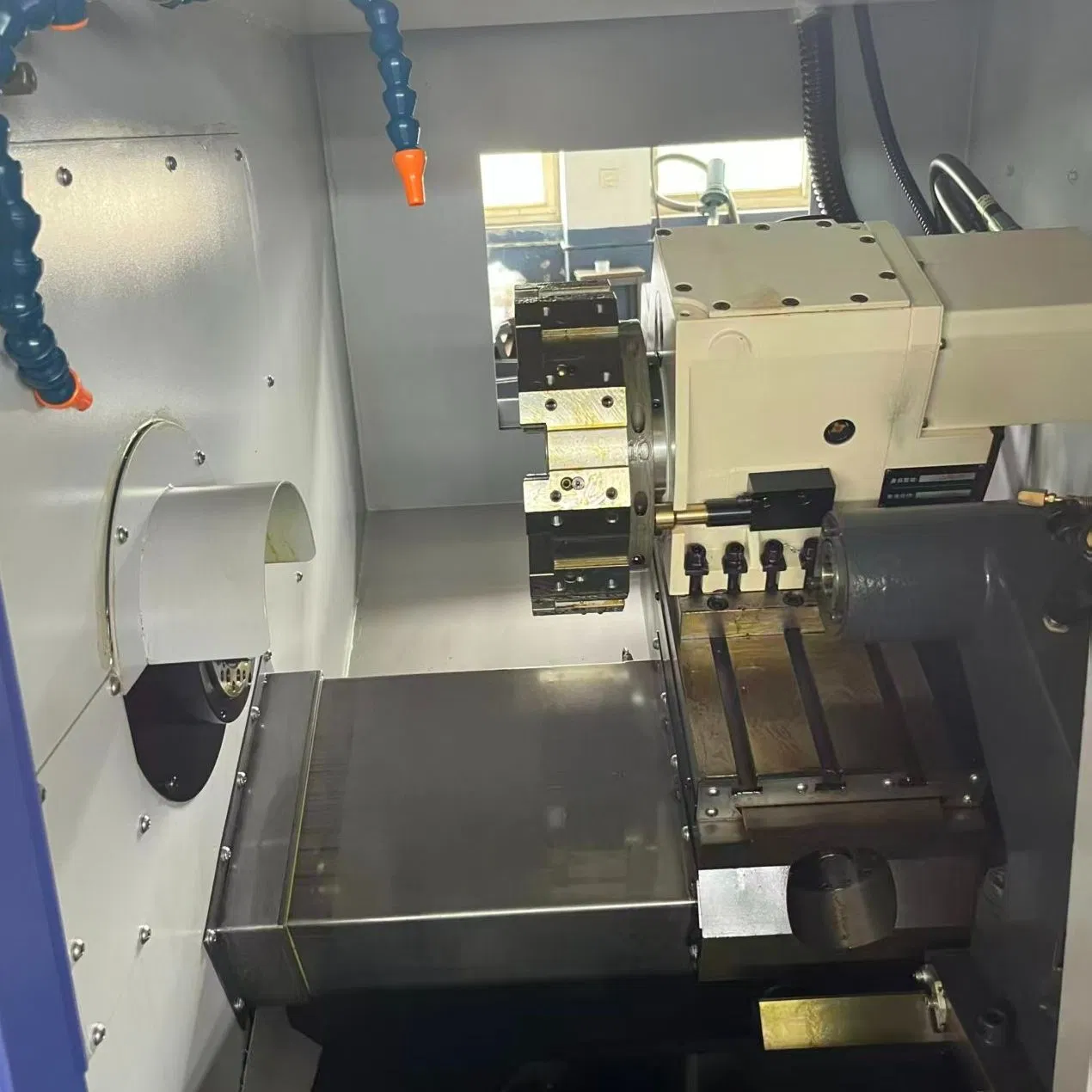 Tour à métaux CNC Jinn Fa de haute précision pour un tournage efficace