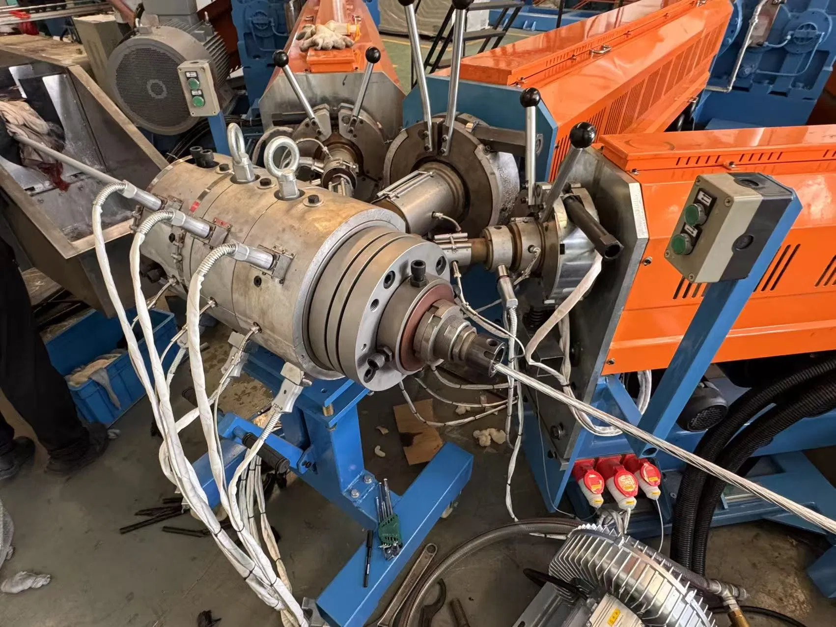 Vernetzte Isolations-Extrusionsmaschine