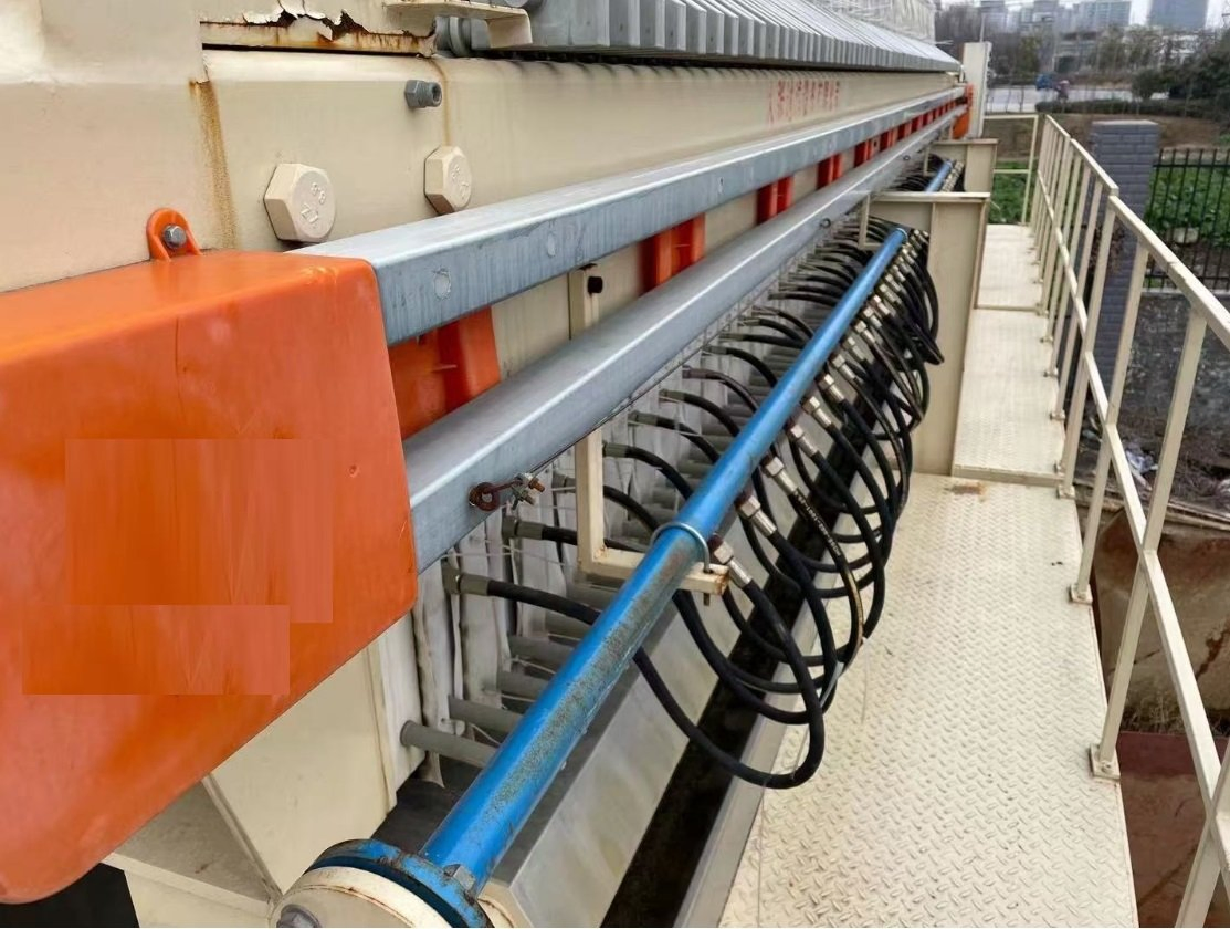 Filtropressa a camera a pressione manuale automatica per piccole ceramiche