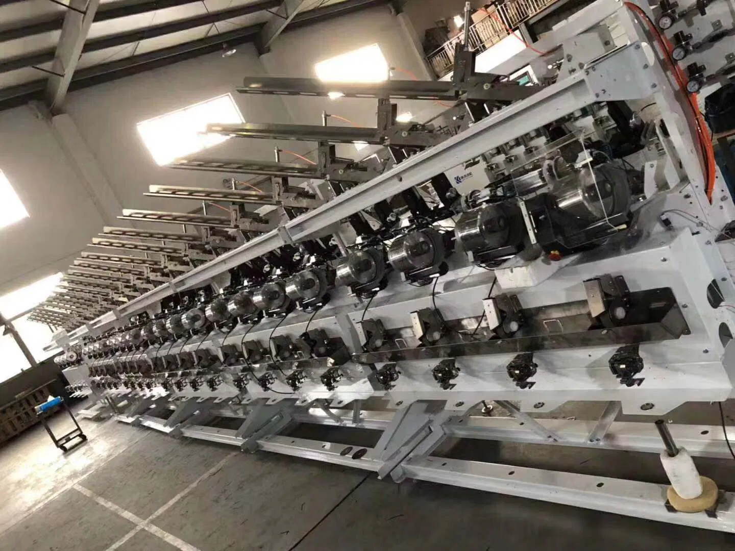 KC522A Machine à enrouler le fil à grande vitesse de précision entièrement automatique avec dépose automatique