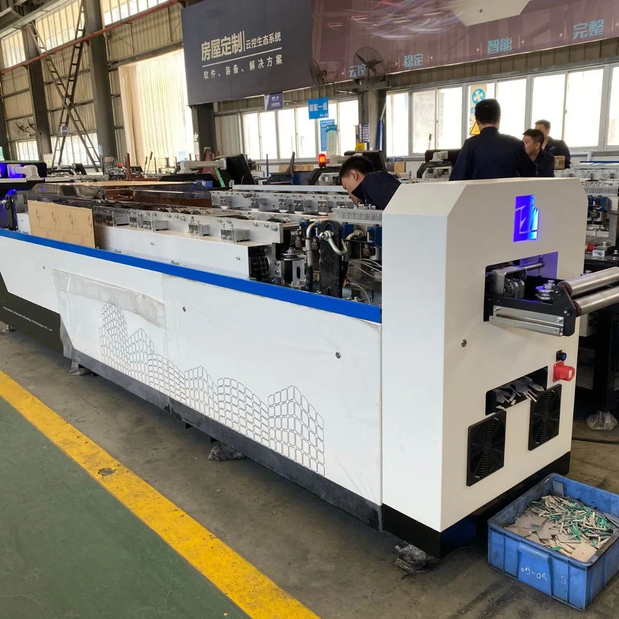 Macchina automatica per telai in acciaio leggero LGS per case prefabbricate con montanti e guide