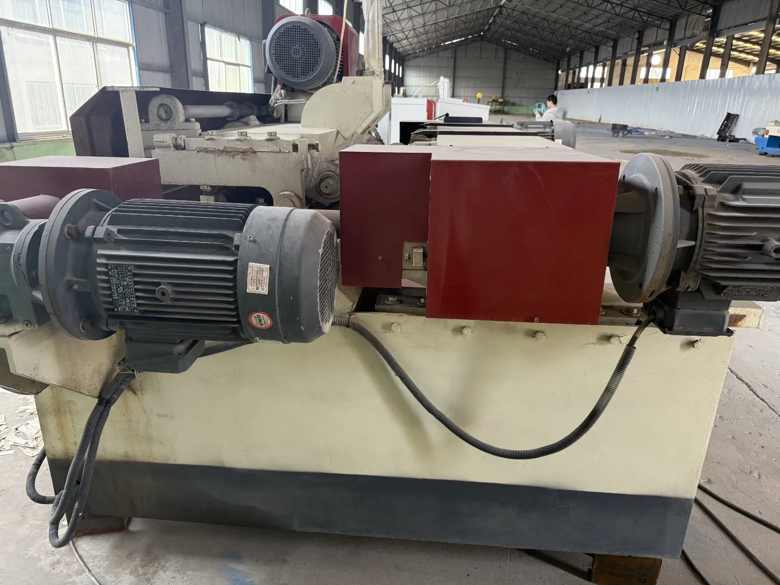 Holz-Rotationsschneidemaschine