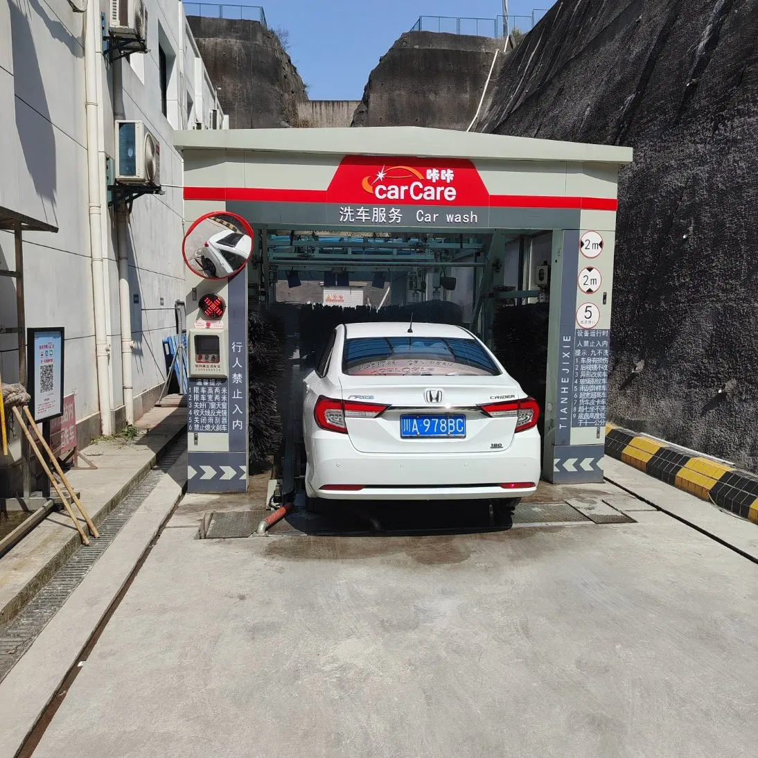 High-Efficiency Tunnel Car Wash Machine with 7-11 Cleaning Brushes