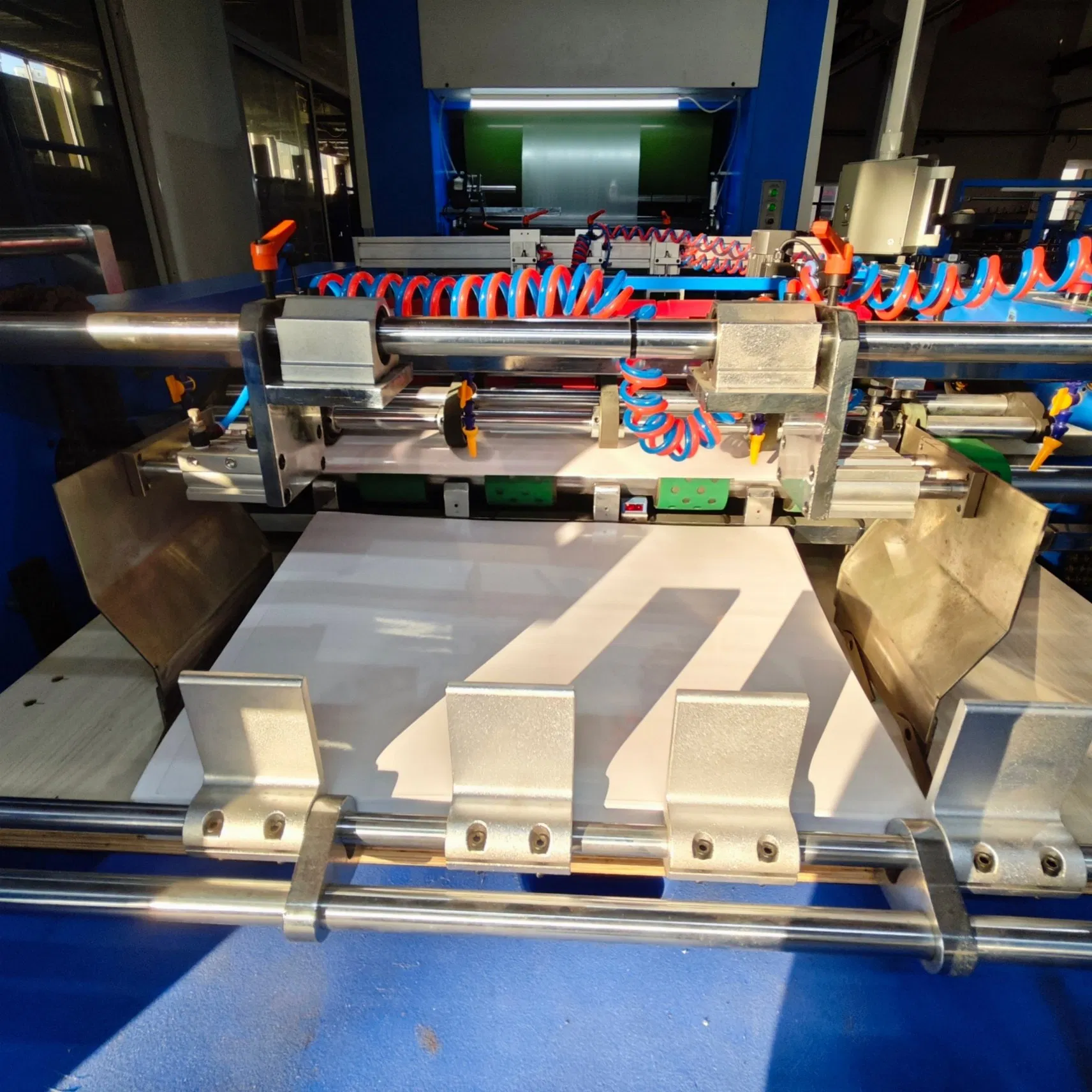 Système de contrôle de température pour machine de pelliculage de couvertures de livres