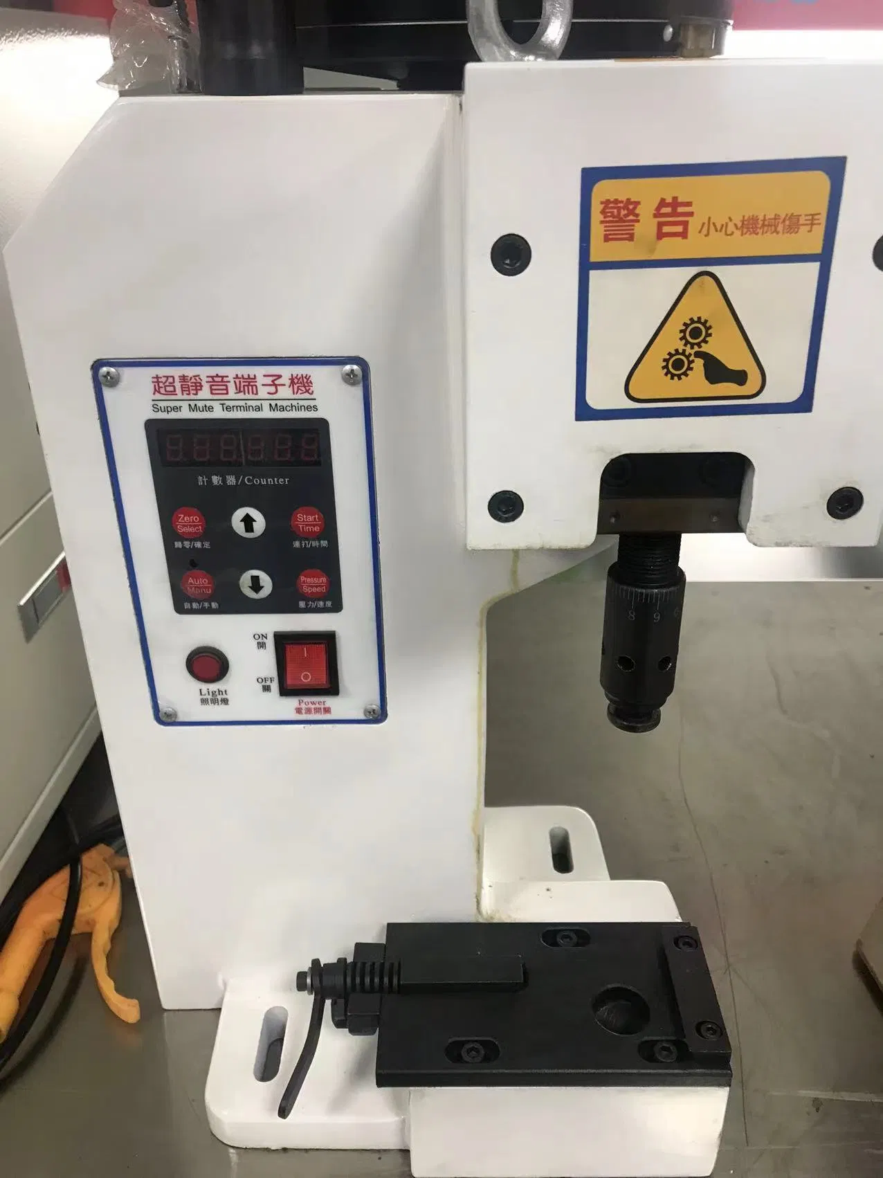 Halbautomatische Netzkabel-Endklemmen-Crimp-Nietmaschine 2t 3t 4t