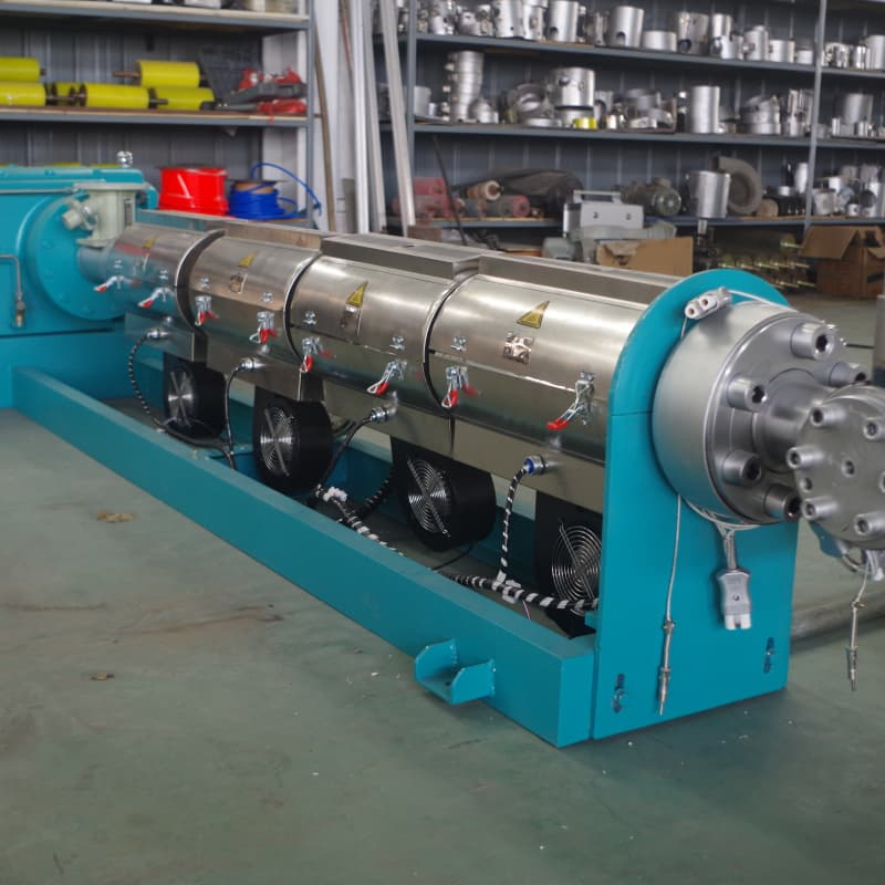 Macchina per irrigazione a goccia con tubo singolo a labirinto diametro 16 mm Macchina per estrusione di tubi in plastica per irrigazione a goccia Linea di produzione di tubi per irrigazione a goccia Linea per tubi a goccia