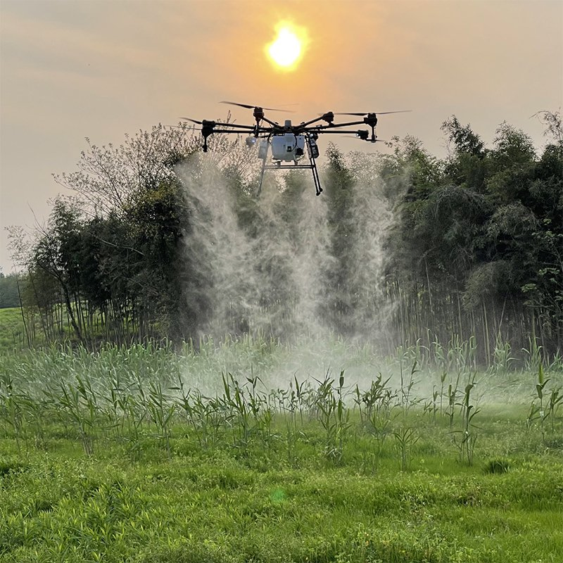 Drone agricolo di facile utilizzo per la irrorazione e la distribuzione di fertilizzanti
