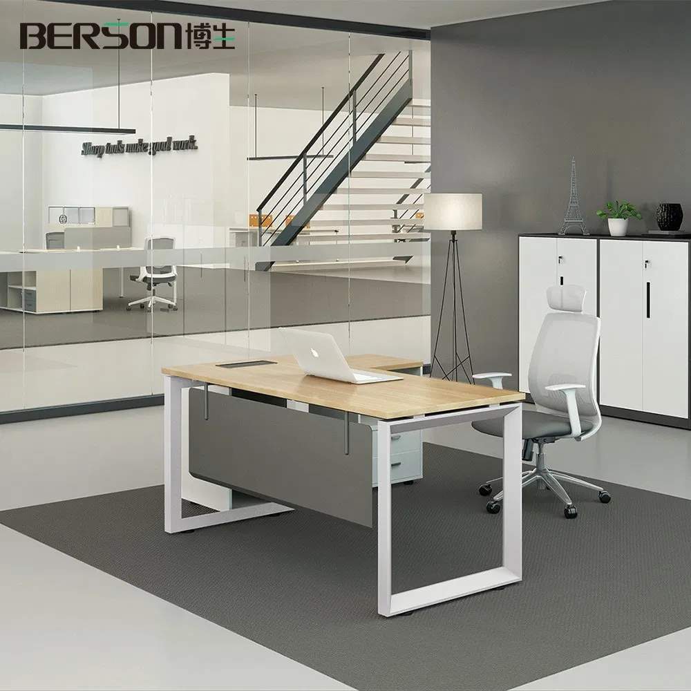Postazioni di lavoro moderne Berson per 2-6 persone, arredi per ufficio con piano del tavolo in MFC