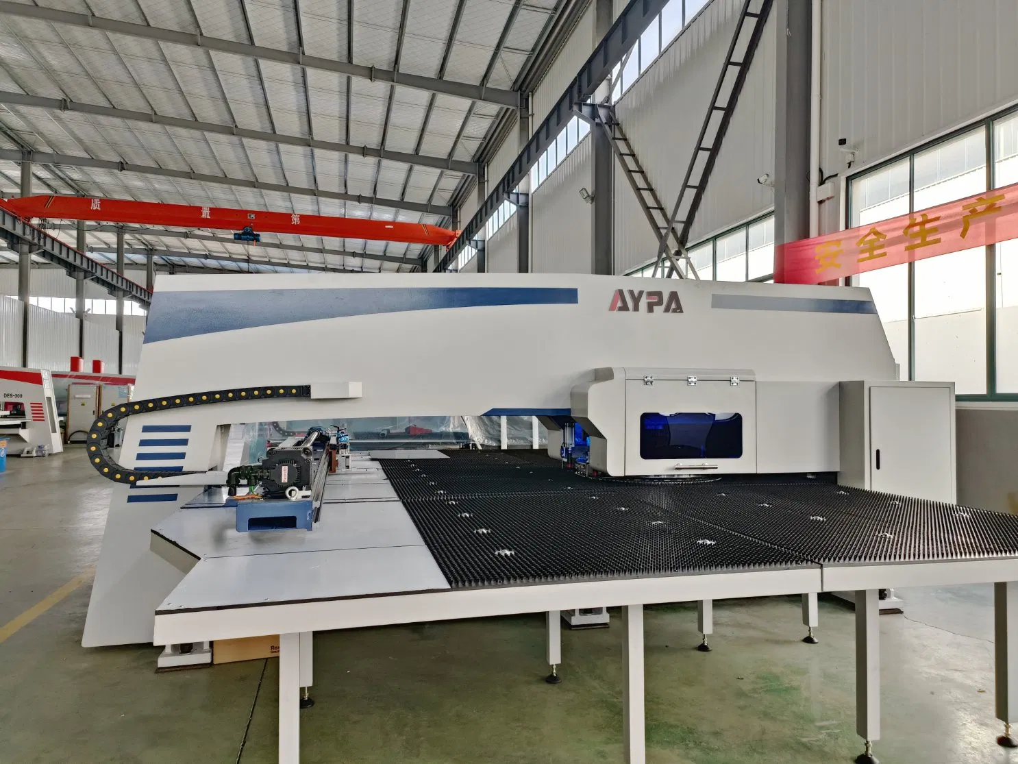 Servomotore di produzione tedesca per macchina piegatrice e punzonatrice a torretta CNC con super velocità e stabilità