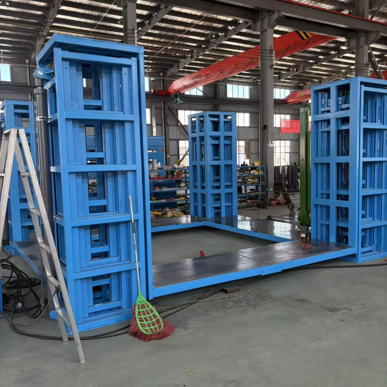 Customizable Hydraulic Dock Lift for Warehousing