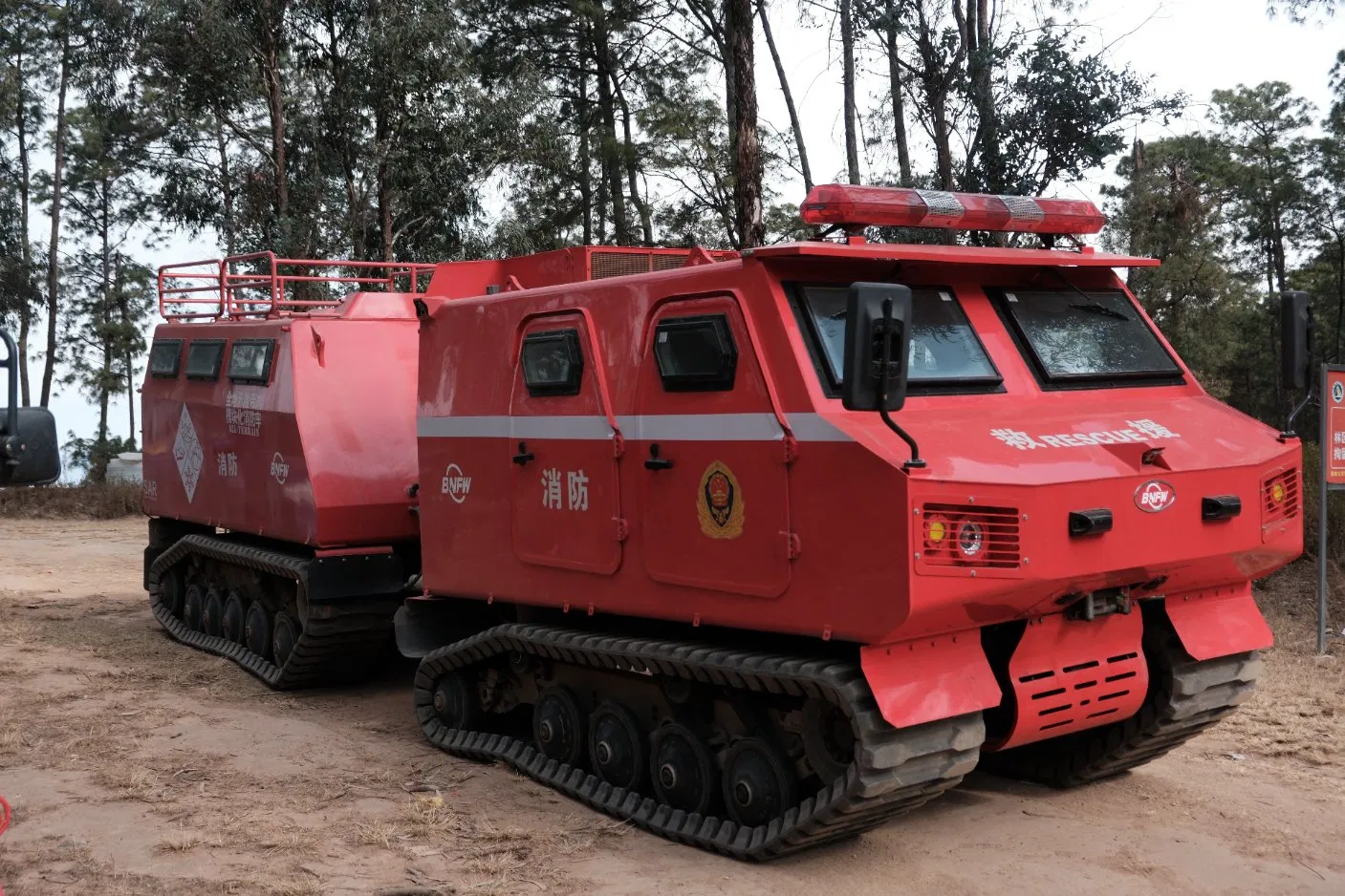 Emergency Rescue and Disaster Relief Amphibious All-Terrain Tracked Vehicle