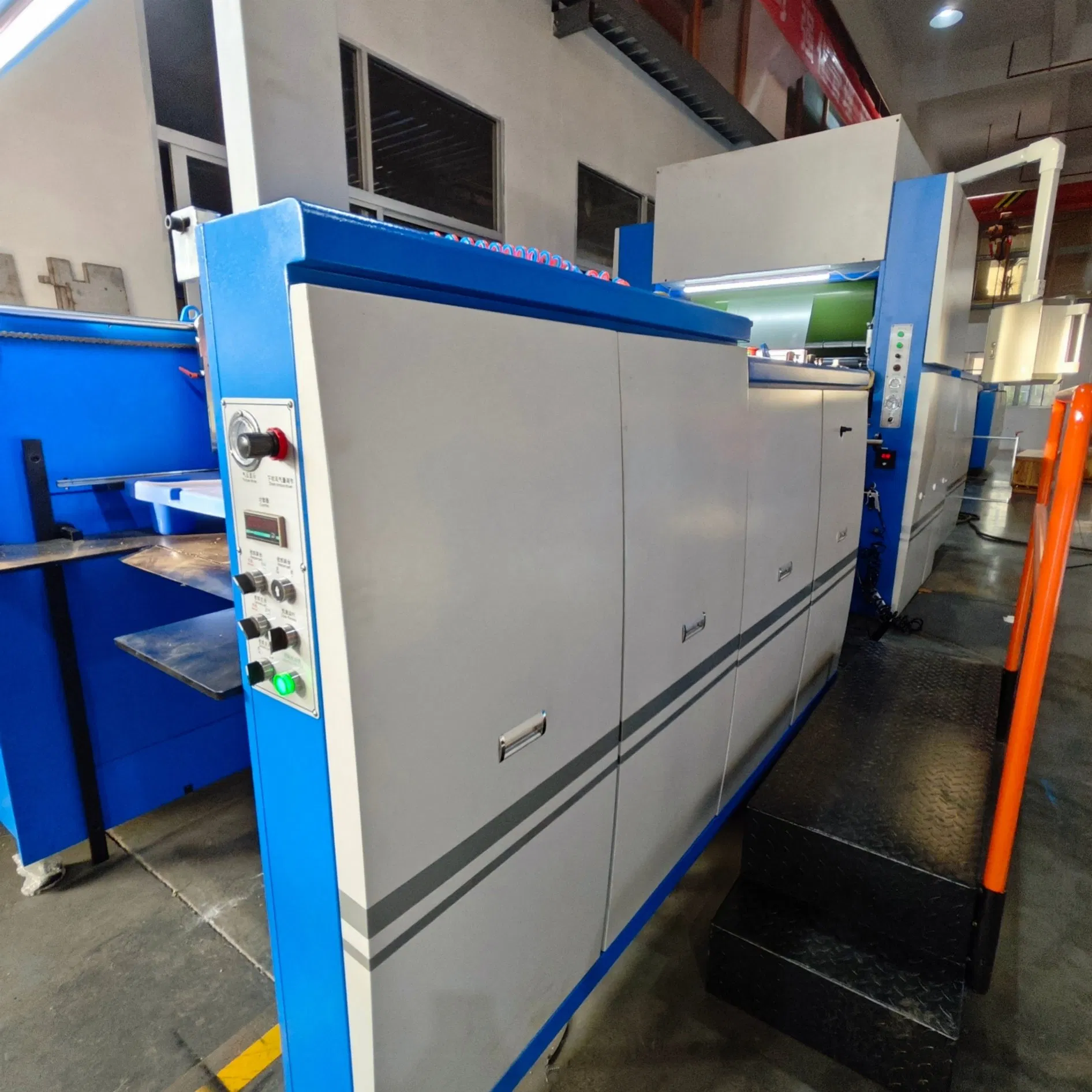 Sistema di alimentazione automatica Macchina plastificatrice per la laminazione di poster e brochure