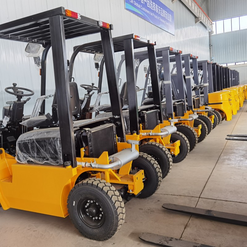 Carrello elevatore diesel piccolo camion 3 tonnellate 3,5 tonnellate con altezza di sollevamento 3m 4,5m 5m 6m 7m motore giapponese uso agricolo ed edile