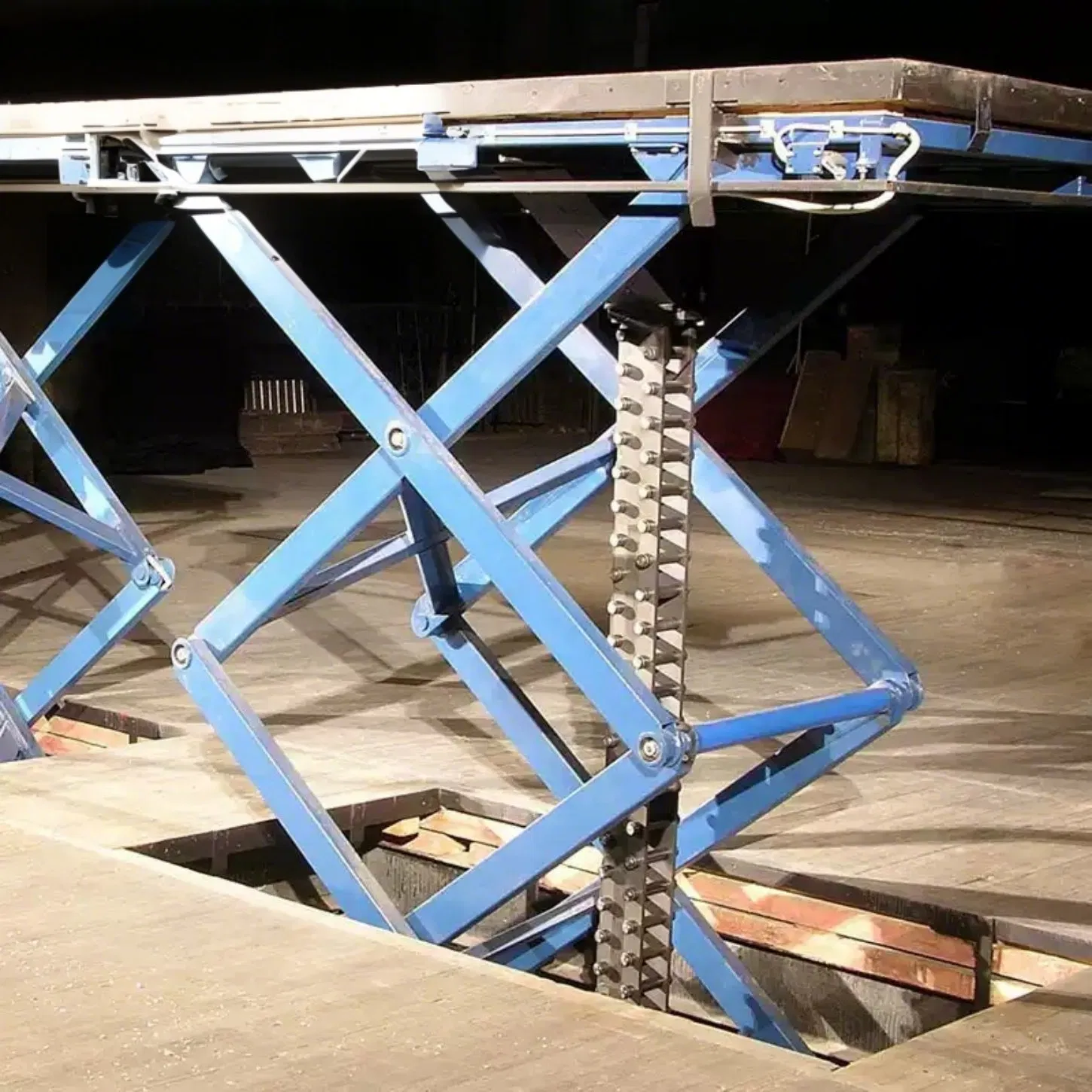 Table élévatrice à chaîne rigide à plateau mécanique télescopique pour cinéma