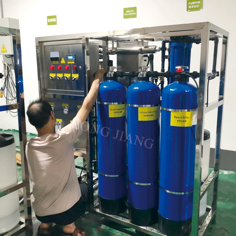 Apparecchiatura commerciale da 500 lph per la desalinizzazione e la purificazione dell'acqua a osmosi inversa deionizzata