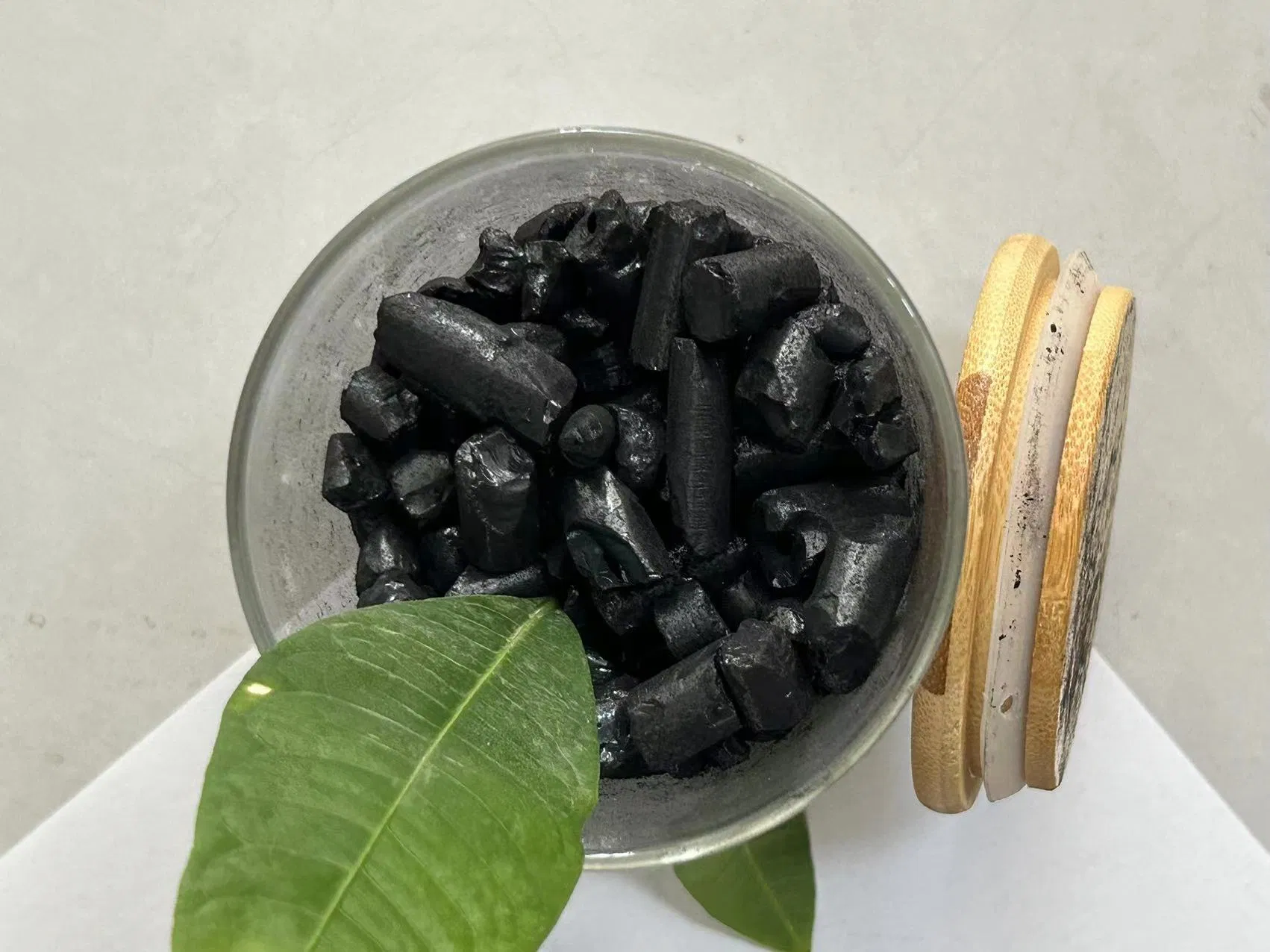 China Green Coal Tar Pitch for Industrial Use 1-5mm
