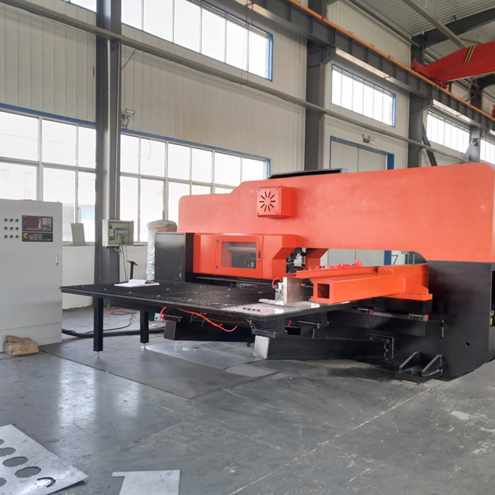 Punzonatrice CNC a torretta meccanica per lamiera d'acciaio AMD-357