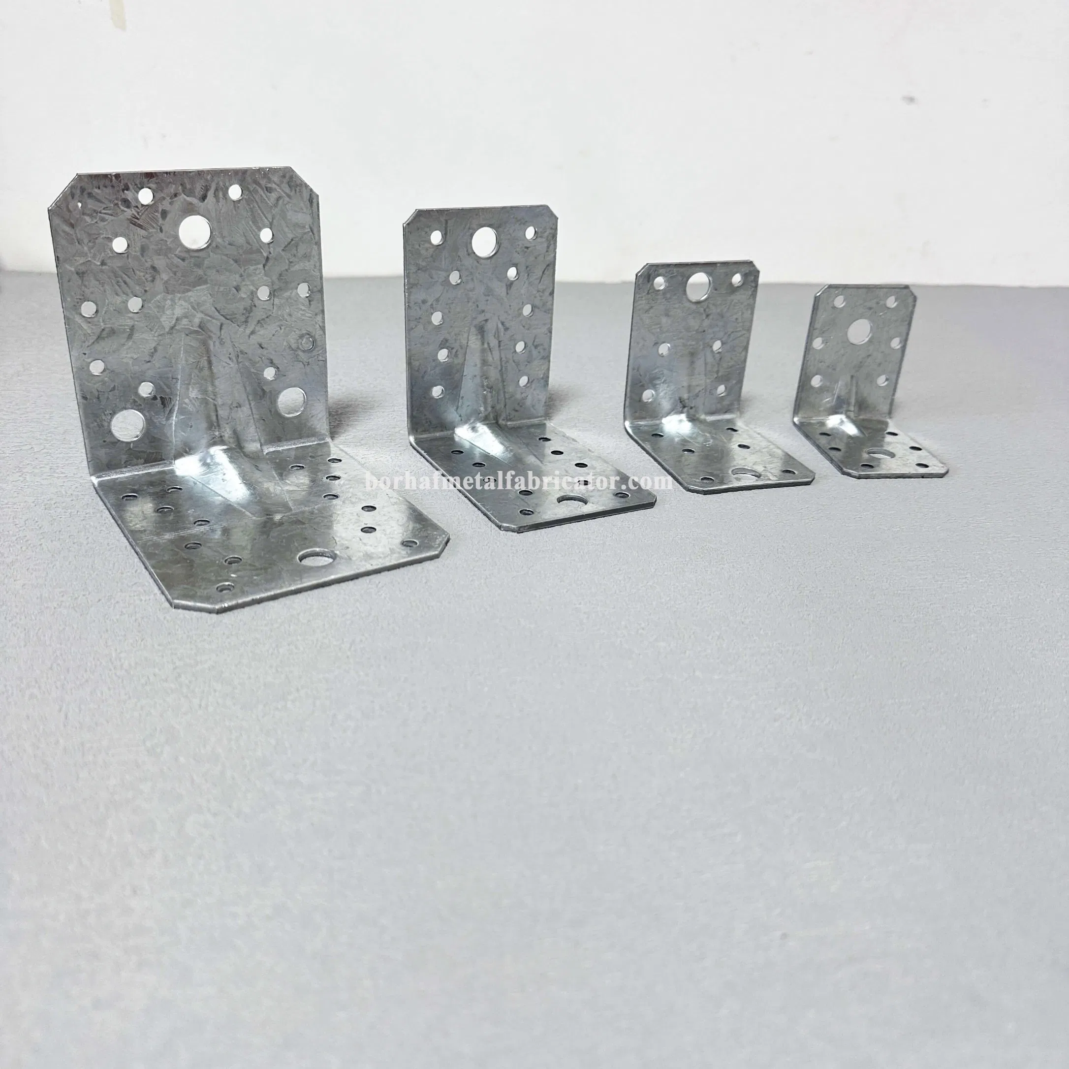 Wooden Construction Angle Brackets with Reinforced Square Hardwares for Buildings