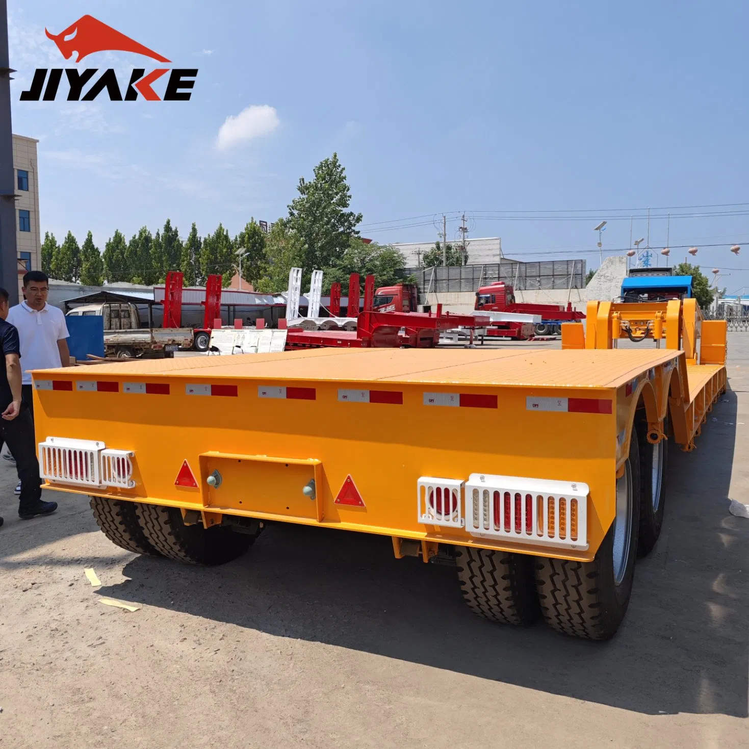 60/80 Ton Heavy Low Bed Semi Trailer Equipped with Reinforced Gooseneck Durable Lowboy Trailer for Engineering Equipment Long-Haul Transportation