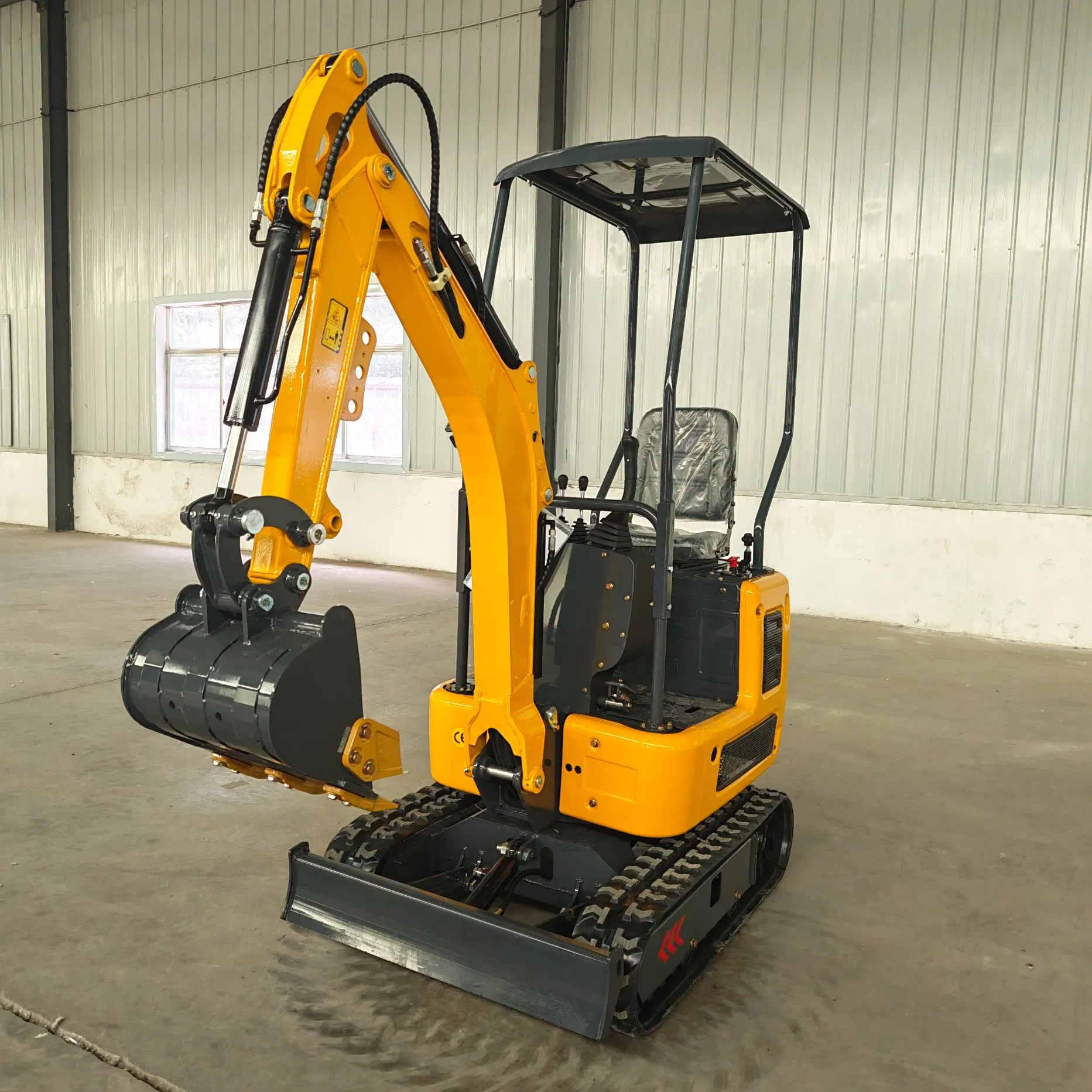 MT12 Mini Crawler Excavator 1.2t Compact Versatile Euro V for Farm Landscaping Agriculture Construction with Attachments