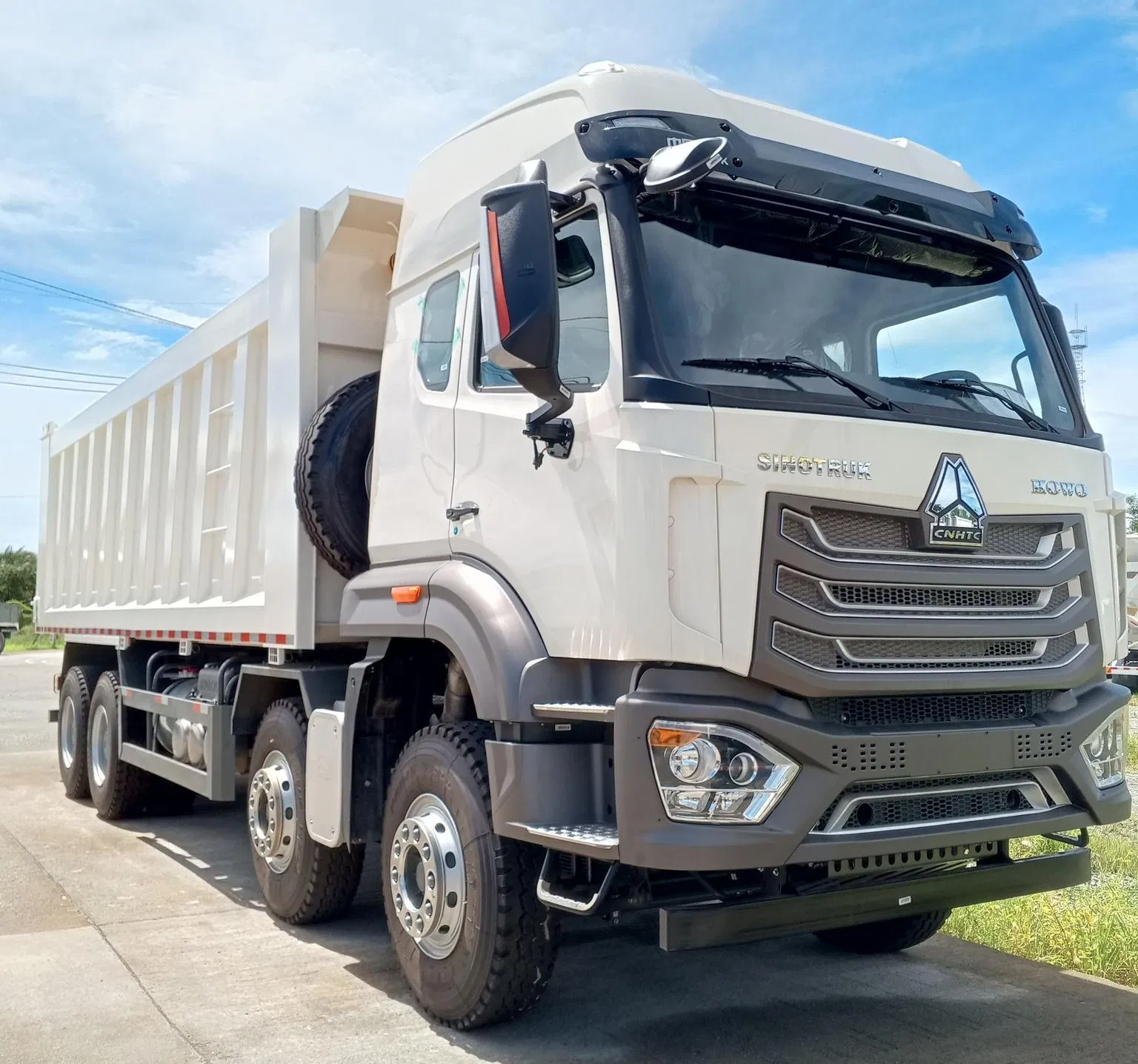 HOWO 371/375HP 8X4 30-40 Ton Sinotruk Heavy Duty 28m3 Refurbished Used Cargo Dump Truck for Africa Market