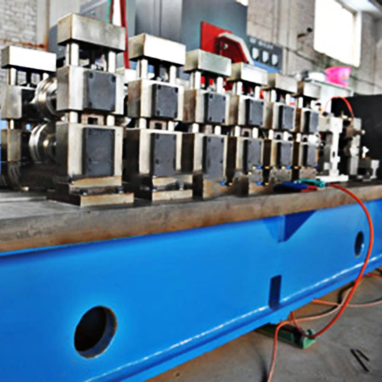 Linea di produzione di barre distanziatrici in alluminio per vetri isolanti