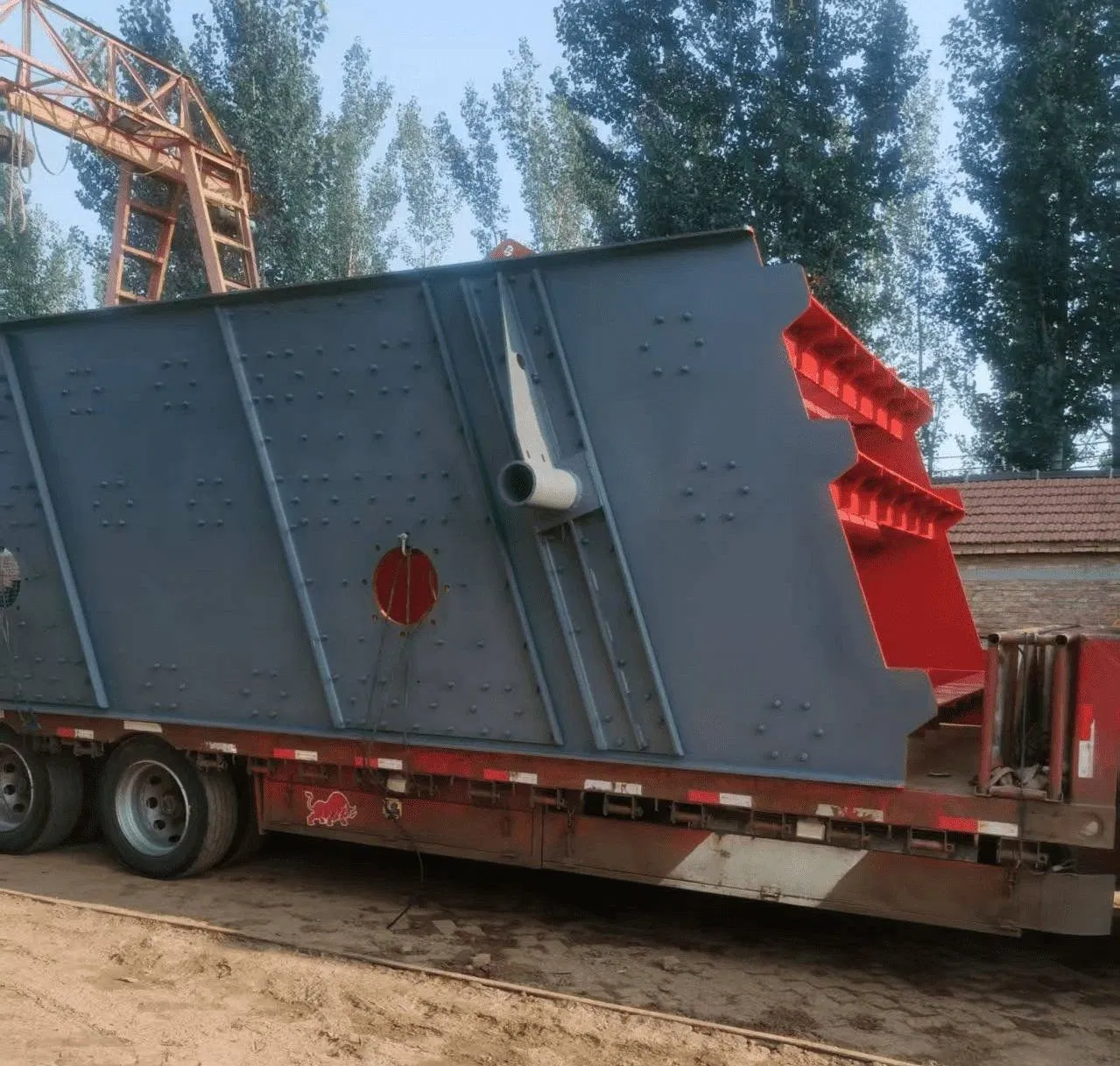 Vibrating Screen with High Manganese Steel Liner for Wear Resistance