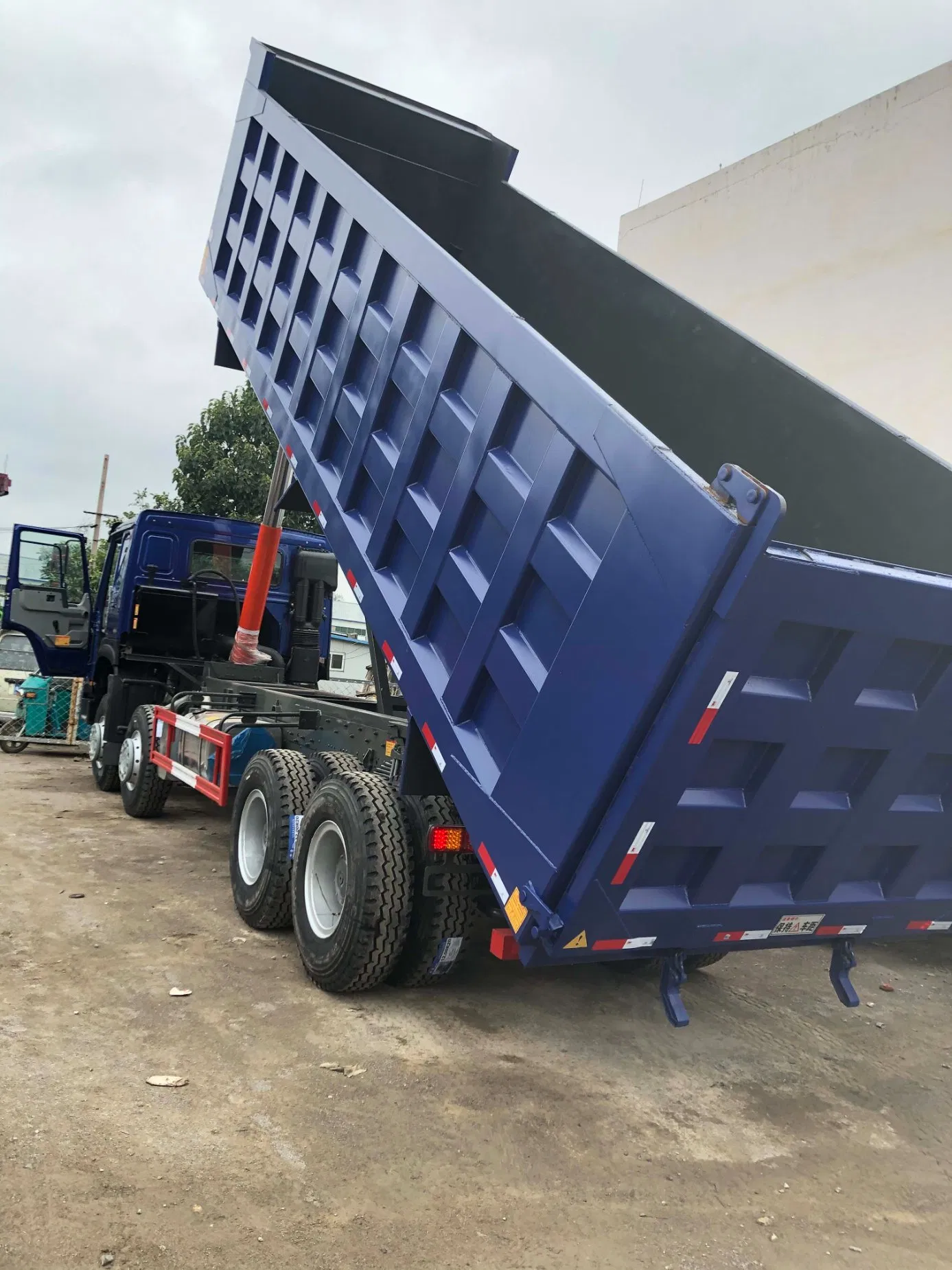 HOWO Customized Color Used Dump Trucks