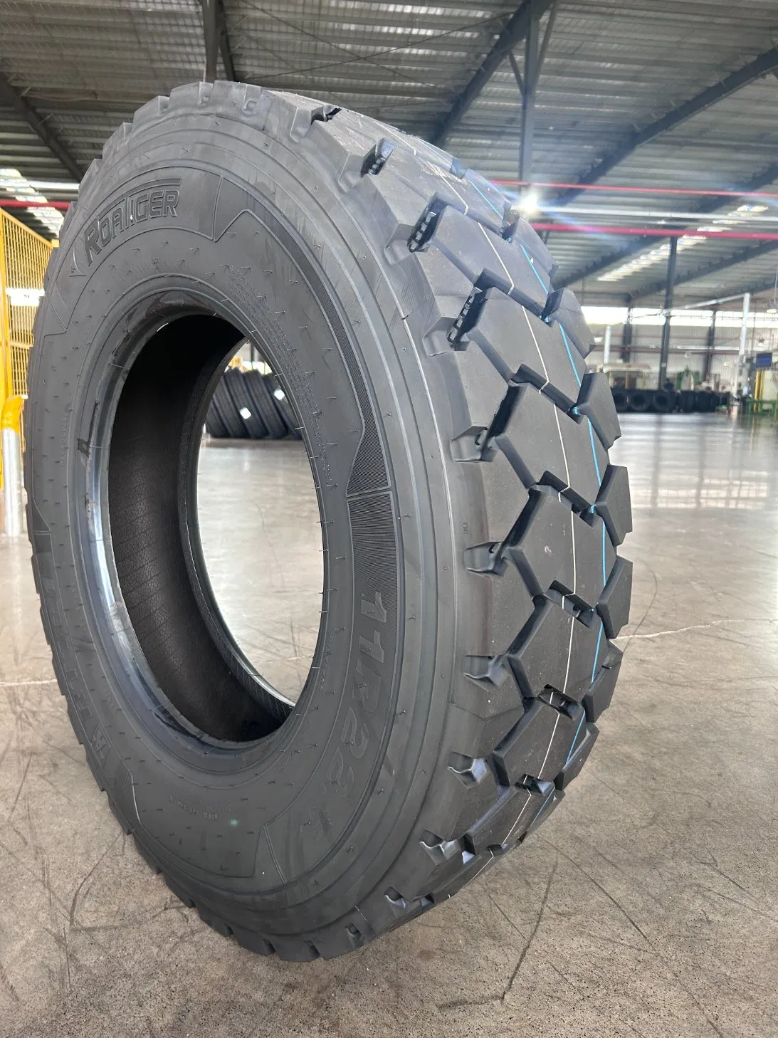 Rt731-11r22.5 Heavy-Duty Optimal Road Grip ECE/DOT/Gso/EU Radial Truck Tire