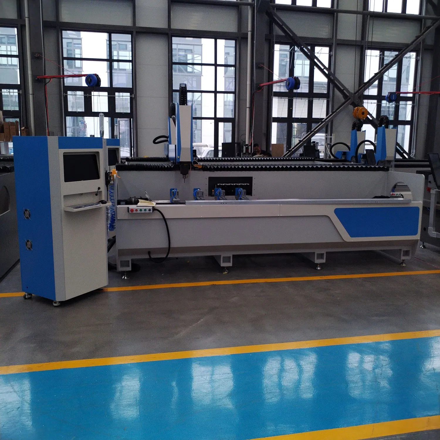 Centro di Lavorazione CNC a 3 Assi per Profili in Alluminio Weike
