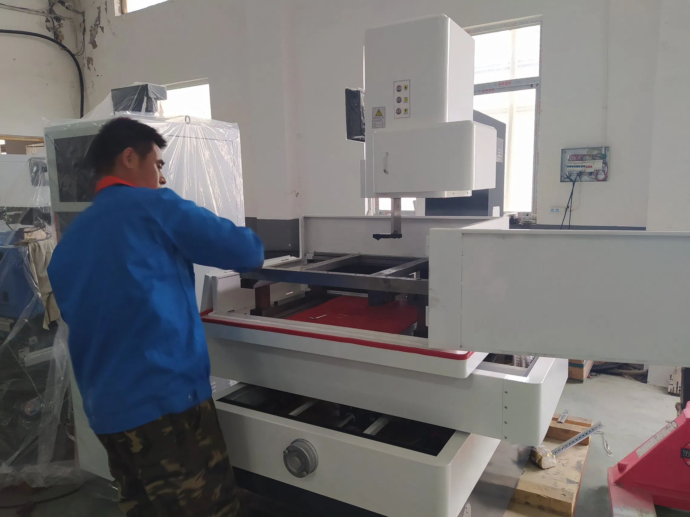 Multifunctional Medium Stepper Speed Wire Cutting EDM Machine LK1000