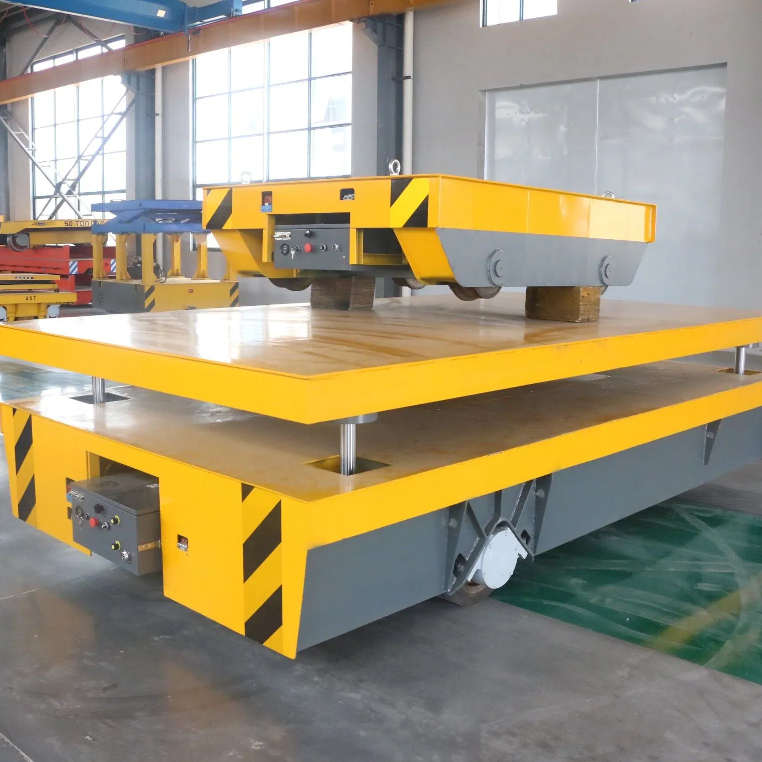Carrello Elettrico di Trasferimento ad Alta Efficienza per il Trasporto di Materiali in Fonderia