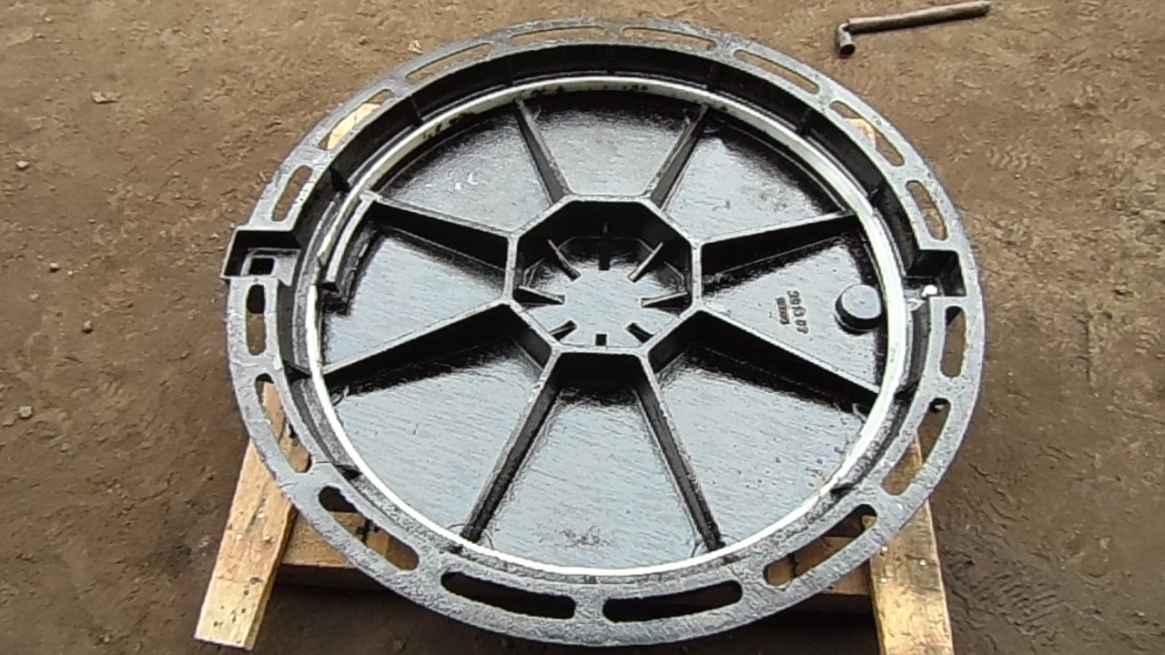 Ductile Iron Manhole Cover 800 Dia