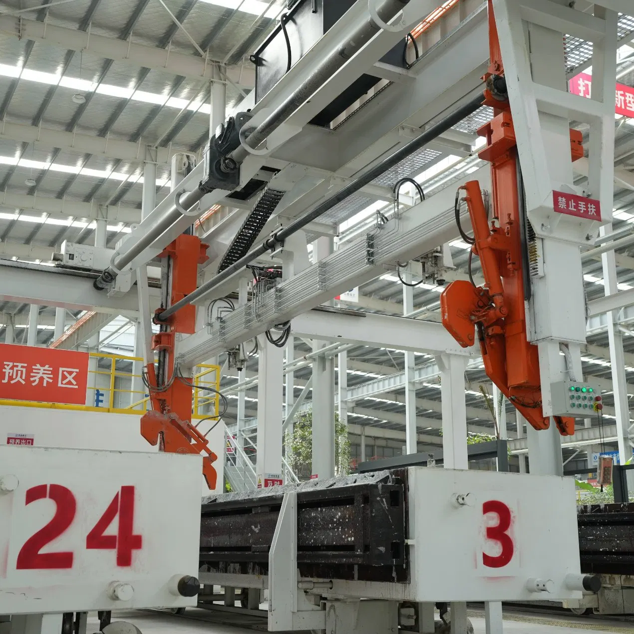 Linea di produzione AAC superiore da 6,0 × 1,2 m, popolare in Corea del Sud, India e Indonesia