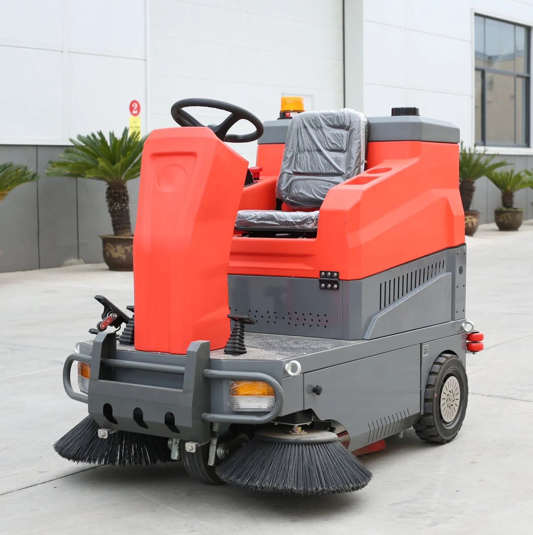 Spazzatrice industriale per pavimenti e strade alimentata a batteria da 48V
