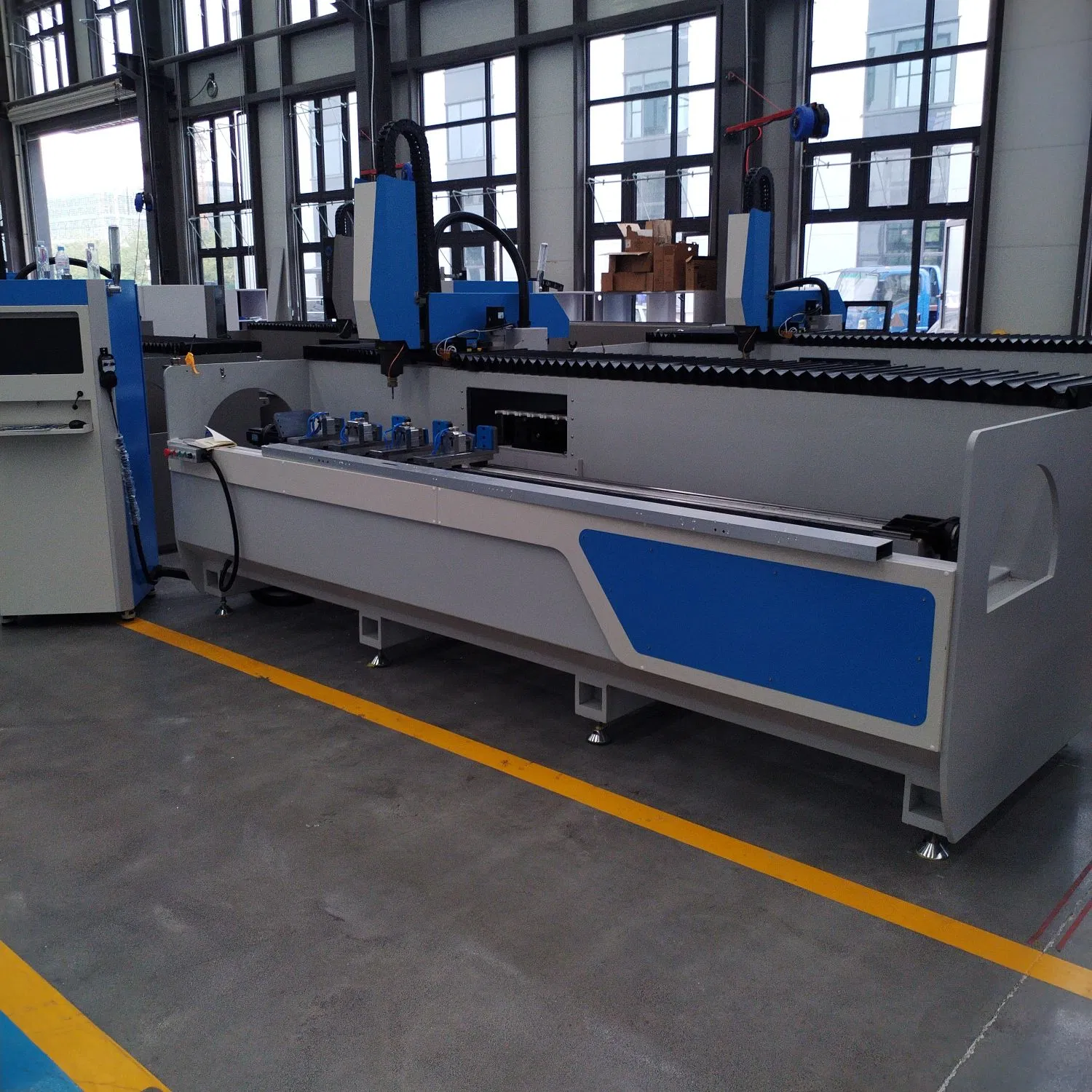 9kw Spindle 3 Axis CNC Machining Center for Aluminum Profile with 6 Tools