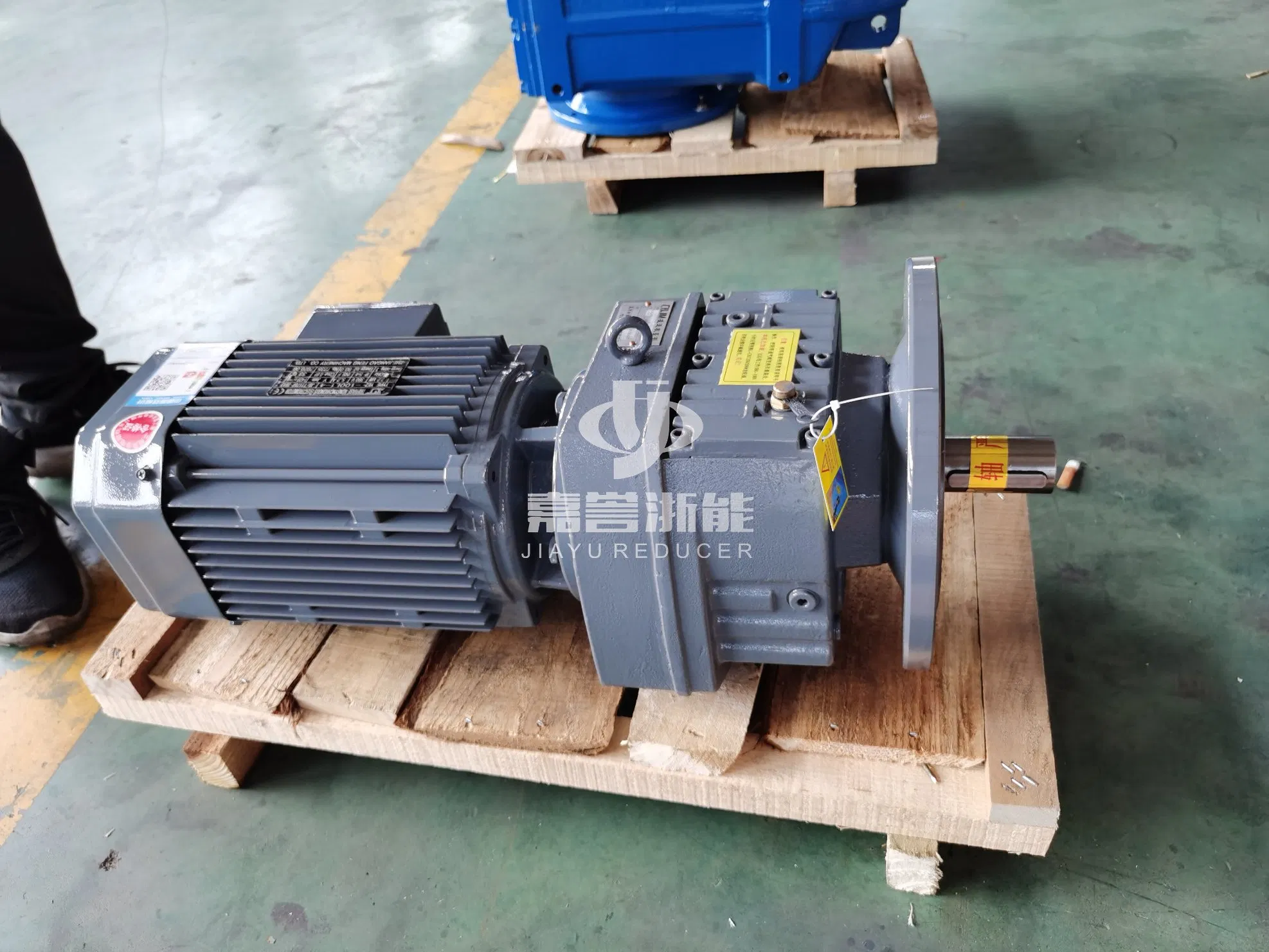 R Series Helical Gear Reducer for Industrial Conveyor Systems